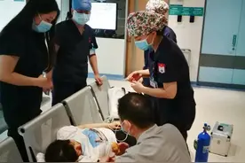 突然晕倒！只因女儿住进ICU，当娘的情绪太激动，引发过度通气综合征图片