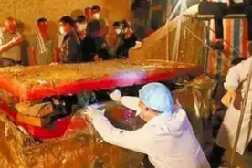 清朝妇女难产昏迷，被误认去世入棺下葬，200年后棺内景象凄惨图片