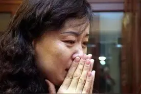 7岁女儿考99.5分回家大哭不止，宝妈看到扣分题目，也忍不住哭了图片