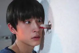 宅男在房间凿洞，每天监视女邻居，却发现对方喜欢杀人，犯罪片图片