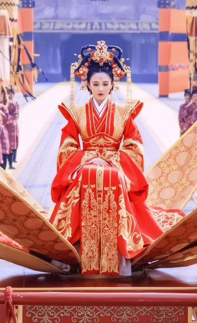 凤冠霞帔婚纱 凤冠霞帔婚纱多少钱一套(图11)