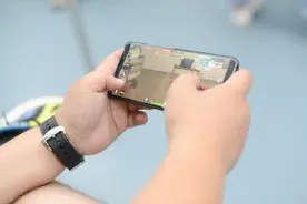 湖北走失数日老人被找回，家人：刚好小孩玩游戏的时候多看了一眼图片