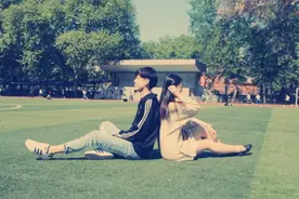 武汉大学现神仙情侣，分别保研清华和北大，网友：不结婚很难收场图片