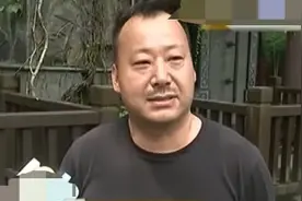 一顿饭吃了七千多，感觉账单不对劲，男子：我要求三倍赔偿图片