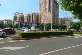 驾驶员速看！关于芦淞大桥西桥头的车道设置，你怎么看？图片