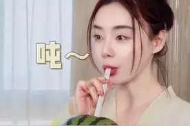 袁姗姗get新技能，给西瓜用打蛋器，姗姗夏日特饮闪亮登场图片