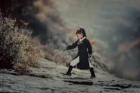 奶爸给五岁女儿拍武侠写真，动作干练英气十足图片