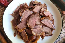 做卤牛肉，牢记“1泡1腌1煮”，软烂入味，不柴不腥，特好吃图片