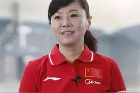 把郭晶晶送入裁判席，“奥运铁娘子”为公平大闹赛场图片