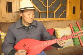 在家闲不住的李老汉图片