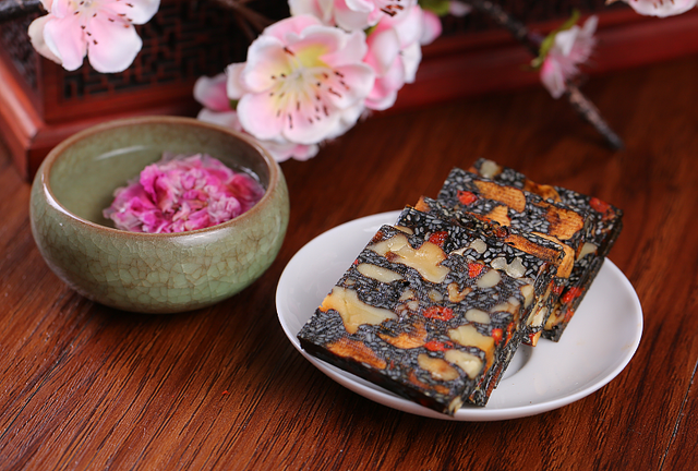 吃阿胶好还是燕窝好 2026年吃阿胶好还是燕窝好一点