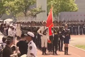驻港部队军营开放日，仪仗队表演分列式，威武霸气图片
