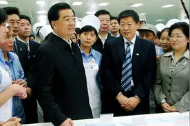 穷小子逆袭成山东首富，行业世界第一，去世后为他建纪念馆，凭啥图片