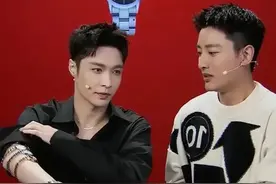 张艺兴上直播间，贾乃亮当面“吐槽”孙红雷偏心：拍戏找你不找我图片