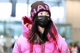 关晓彤减肥成功太瘦，172棉袄穿成“童装”，瘦到撑不满紧身裤图片