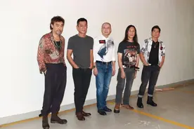 三大影帝罕同框！57岁刘青云络腮胡抢镜，郭富城古天乐低调站两边图片