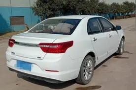 顶配车型才6万元，配电动天窗，吉利远景为啥卖不过吉利帝豪？图片