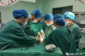 险！一孕妇第三次剖宫产+凶险性前置胎盘伴植入……图片
