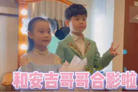 李小璐好妈妈人设崩塌？8岁甜馨化妆引争议，网友：放过孩子吧图片