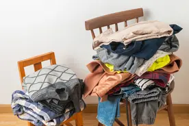 换季了！积堆的旧衣服怎么处理？不如拿去做公益吧图片