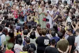 明星假装街头艺人，路边演唱却无人认出？这俩节目真敢玩图片