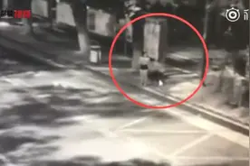 变态！女子深夜被男子用锐器戳臀部倒地不起，警方已成立专案组视频封面