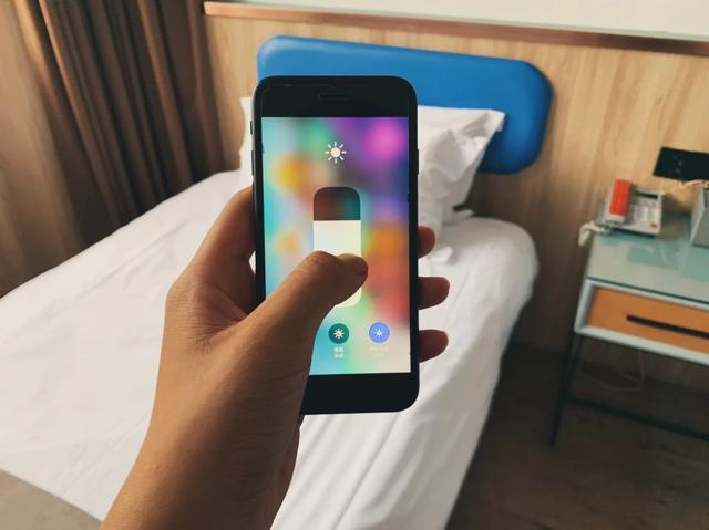 从苹果8更换到iPhoneSE2，自用60天后，几个明显的优缺点不吐不快