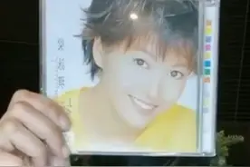 44岁梁咏琪状态似少女，晒旧专辑容貌未变，23年像吃了防腐剂图片