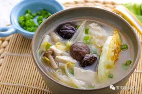 它是“平价版国宴菜”，3块钱能搞定一大碗！鲜到汤底都不剩图片