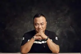 2004年,赵本山保镖张家豪剐蹭法拉利,车主:5000拿来,不然别想走!图片