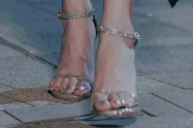 又崴脚了！千万别不当回事，记得这样正确的处理！图片