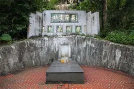 杜月笙墓地无人打扫、破败不堪：一老人看不下去，免费打扫3年图片