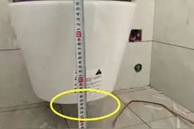 壁挂马桶入股不亏？底部悬空，离地24公分，日子久了就知道多鸡肋图片