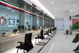 有2万元存款，存入银行好还是支付宝好？存银行一年能赚多少钱？图片
