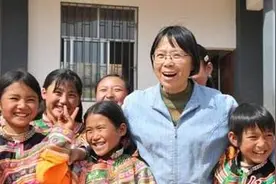 她被称为“大魔头”，创办了一所“监狱式”的高中，却受人敬爱图片