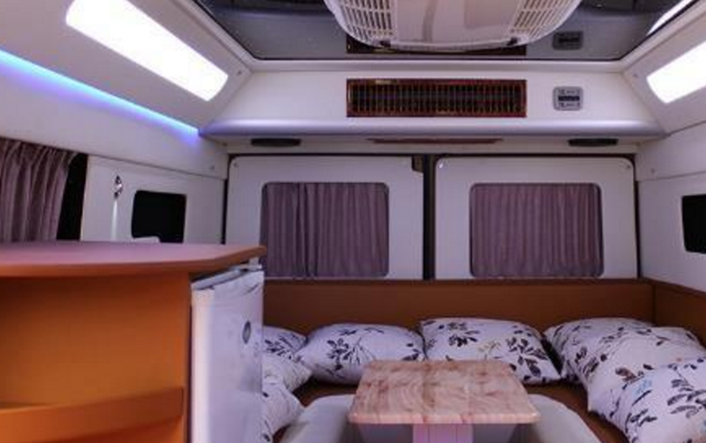 最霸气的一台依维柯！酷似军用装甲车，能上山涉水的大房车