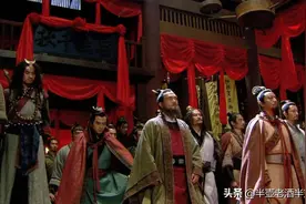 水浒原著有答案：晁盖是被宋江派人暗箭所伤，他为何缠住史文恭？图片