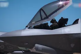 澳大利亚航空展隆重开幕 澳军F-35开弹舱展示视频封面