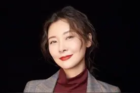 22岁年薪60万，历经4段恋情，49岁未婚未孕，柯蓝哪来的底气？图片