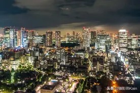夜晚的日本东京，繁华而耀眼，却总以“素颜”示人图片