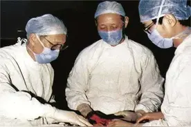 【百年风华 医者榜样】 裘法祖：裘氏刀法代代传图片