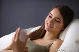 女人发微信问你：“在干嘛”？高情商的男人会有三种暖心的回答图片