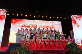 我在南旋集团与各位工友们过中秋节图片