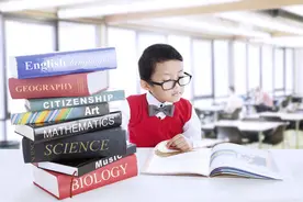 笨蛋之所以憎恨世界，是因为他们自己的智力不够图片