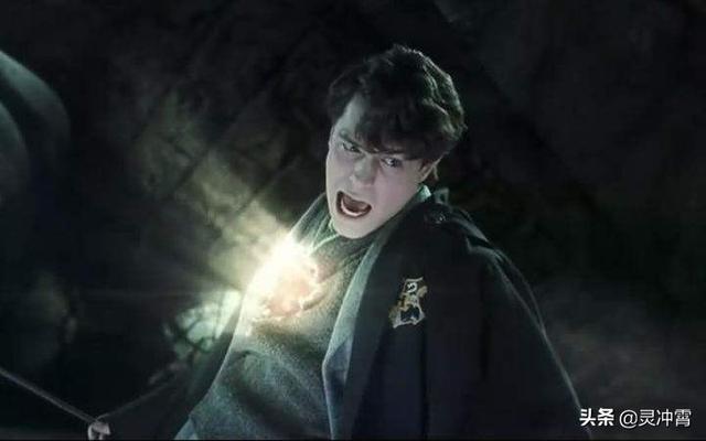 戏说哈利波特：同样是黑魔王，伏地魔混得比格林德沃差太远了