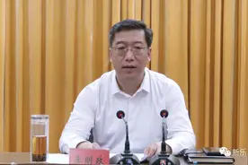 新乐市委书记李明政为全市年轻干部讲专题党课图片