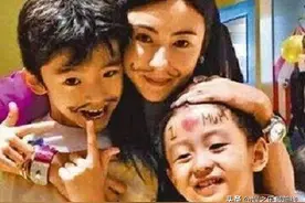 谢振轩懂得心疼妈妈了，乐于助人的样子很像爸爸谢霆锋图片