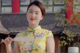 嘎子哥小8岁娇妻罕秀身材，穿旗袍前凸后翘，露长腿身高比肩老公图片