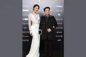 李亚男有料又大胆，穿鱼尾裙“腰臀比”太惊艳，同框王祖蓝太喜感图片