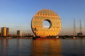 耗资上亿却被说“丑”的广州圆大厦，晚上开灯才发现它的美图片